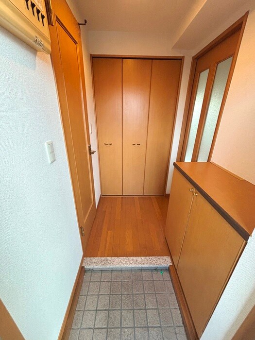 物件内観写真18　(玄関)