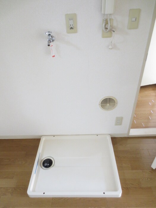 物件内観写真11　(洗濯機置場)