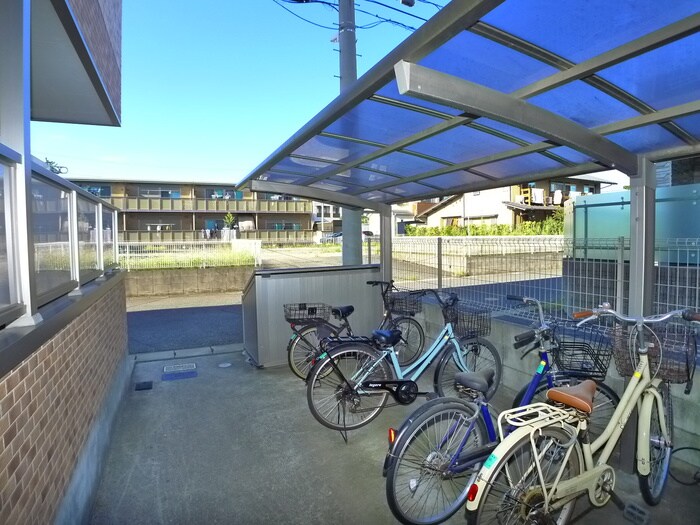 物件外観写真5　(駐輪場)