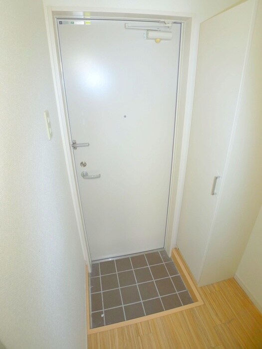 物件内観写真16　(玄関)