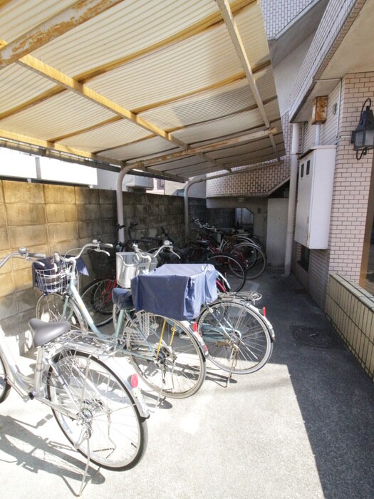 物件外観写真3　(駐輪場)
