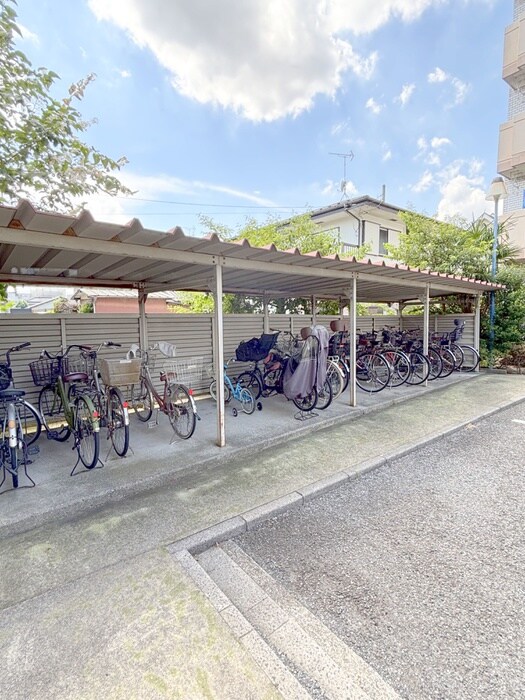 物件外観写真3　(駐輪場)