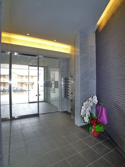 物件外観写真5　(エントランス部分)