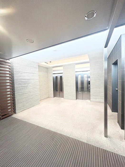 物件外観写真5　(エントランス部分)