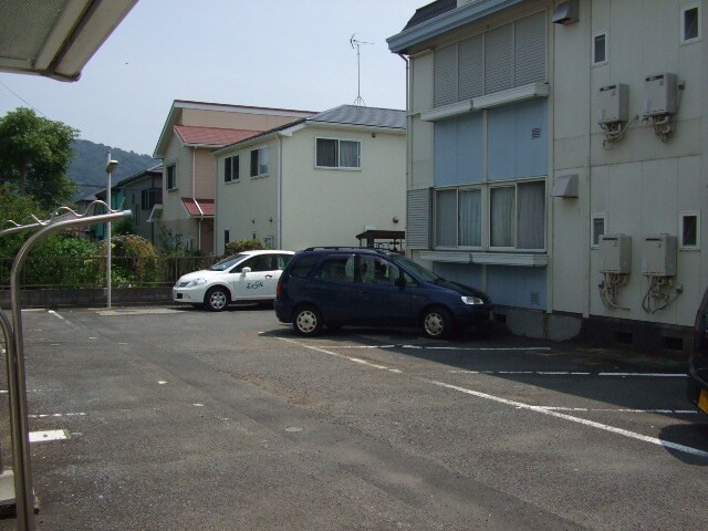 物件外観写真2　(駐車場)
