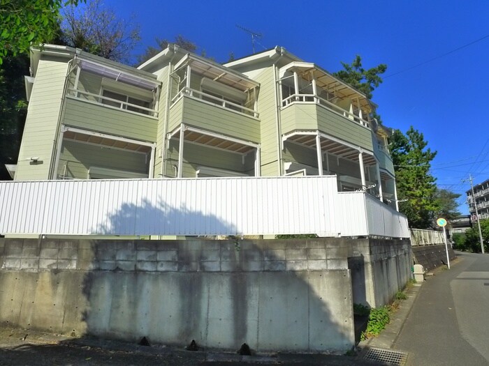 物件外観写真3　(エントランス部分)