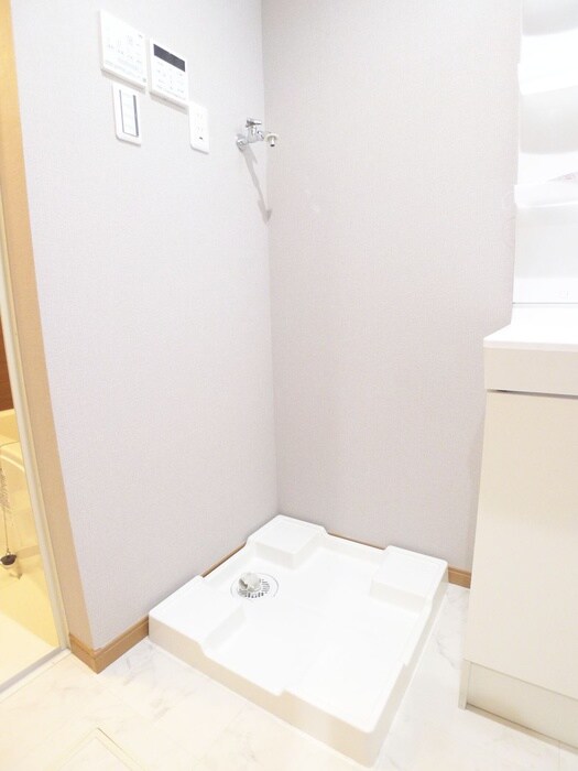 物件内観写真13　(洗濯機置場)