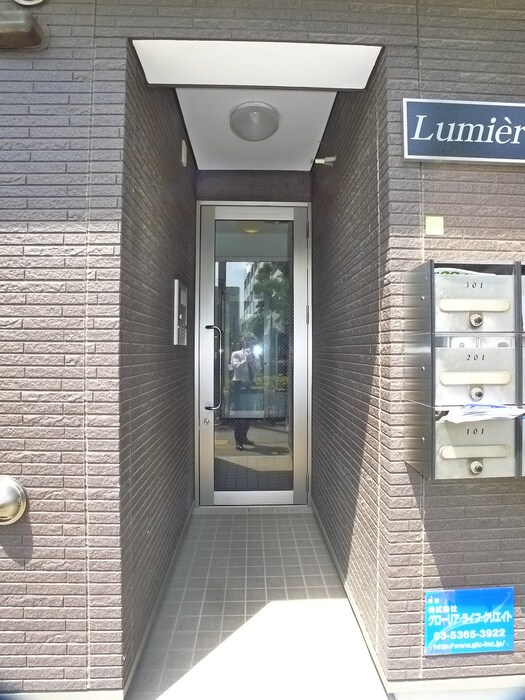 物件外観写真3　(エントランス部分)