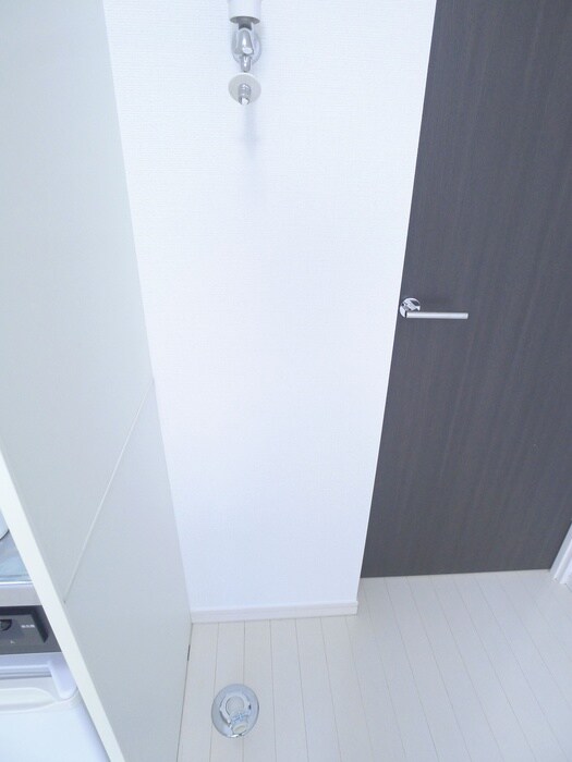 物件内観写真15　(洗濯機置場)