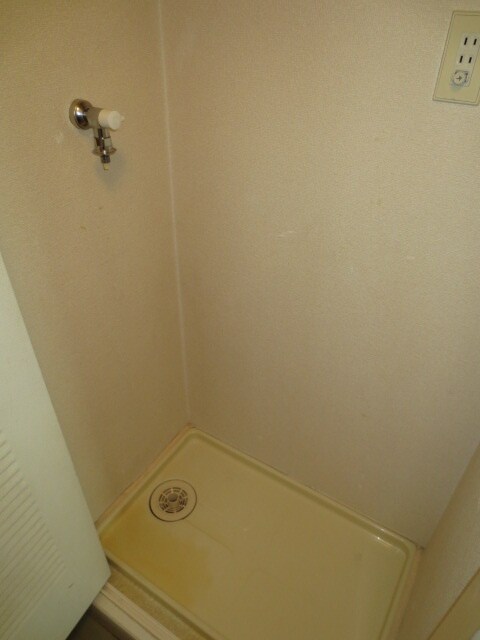 物件内観写真11　(洗濯機置場)