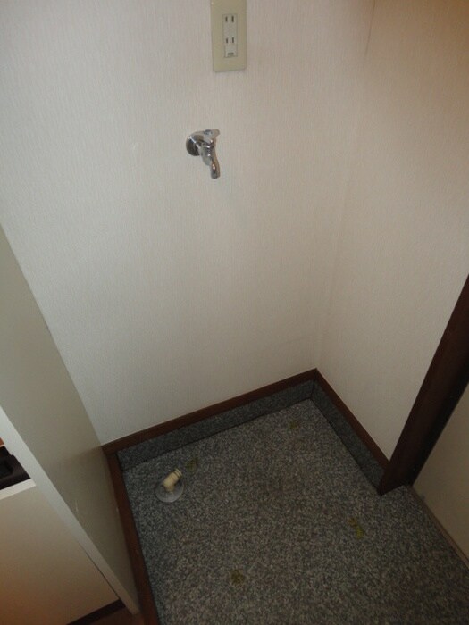 物件内観写真11　(洗濯機置場)