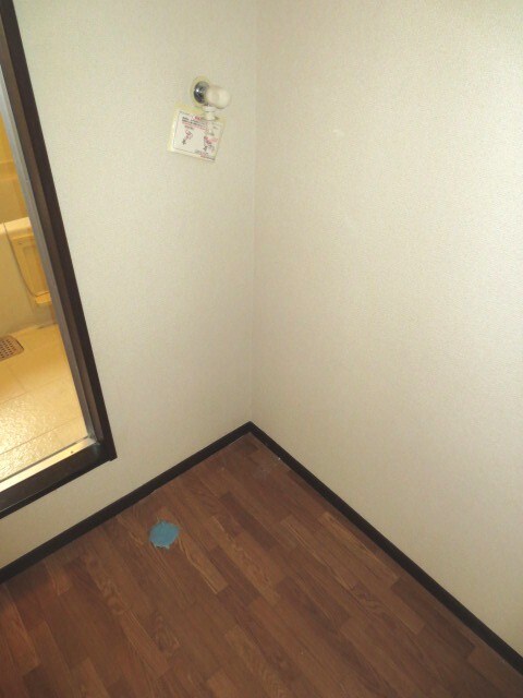 物件内観写真6　(洗濯機置場)