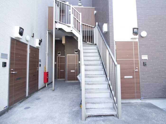 物件外観写真2　(エントランス部分)