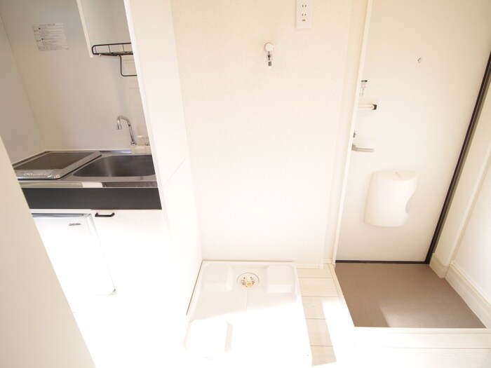 物件内観写真11　(洗濯機置場)