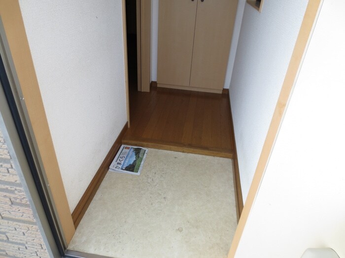 物件内観写真4　(玄関)
