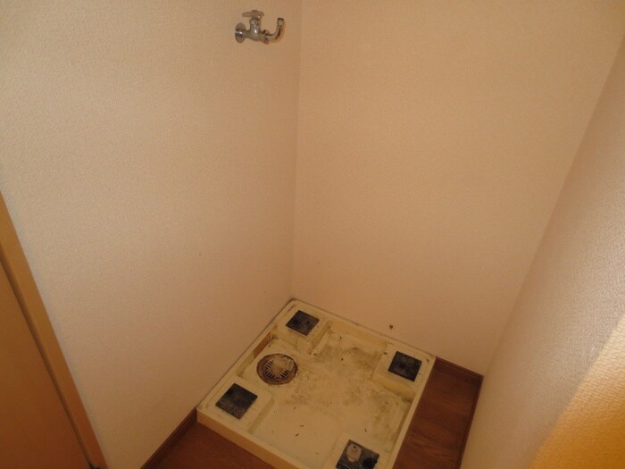 物件内観写真7　(洗濯機置場)