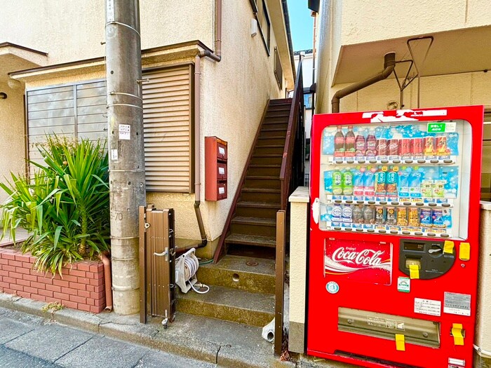 物件外観写真3　(エントランス部分)