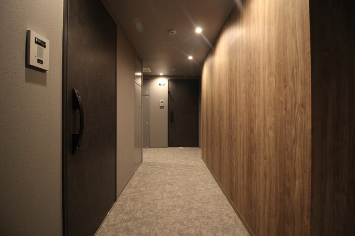 物件外観写真6　(エントランス部分)