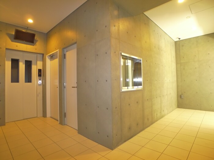 物件外観写真4　(エントランス部分)