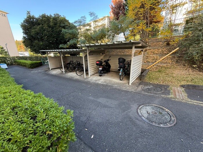 物件外観写真3　(駐輪場)