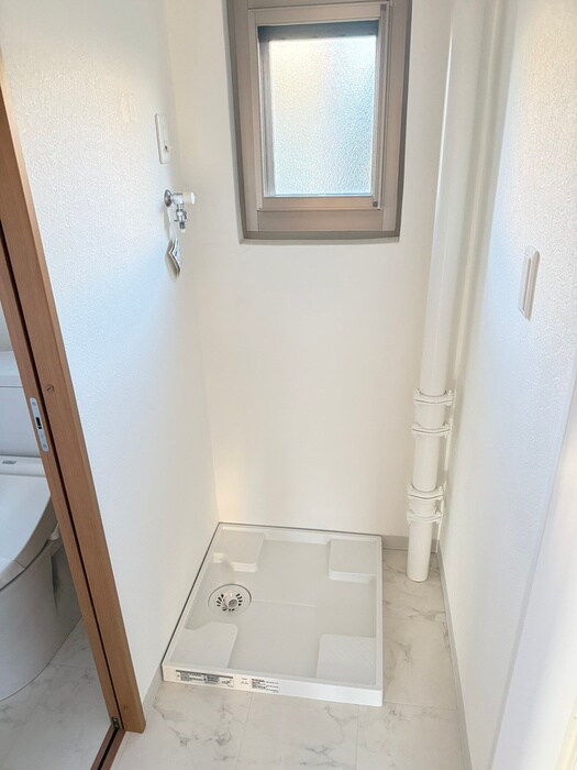 物件内観写真14　(洗濯機置場)