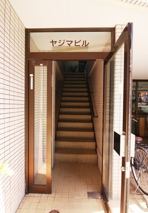 物件外観写真4　(エントランス部分)