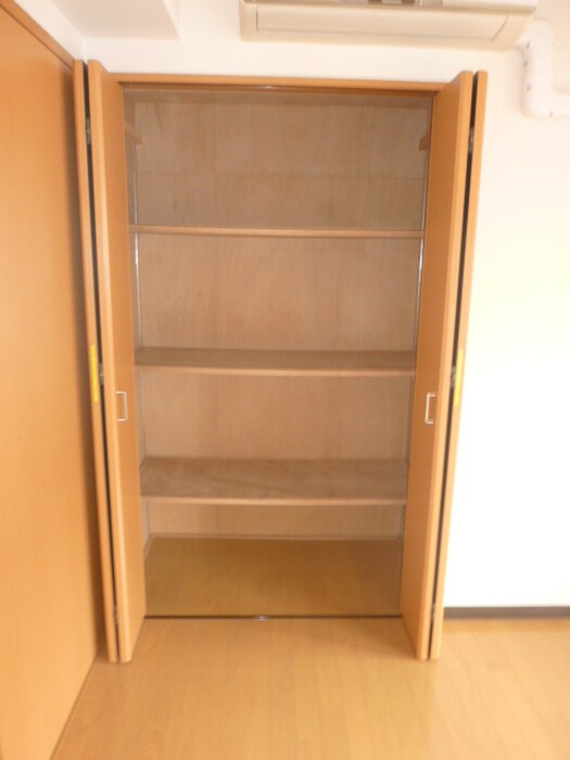 物件内観写真6　(収納)