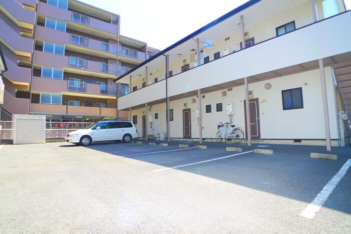 物件外観写真3　(駐車場)