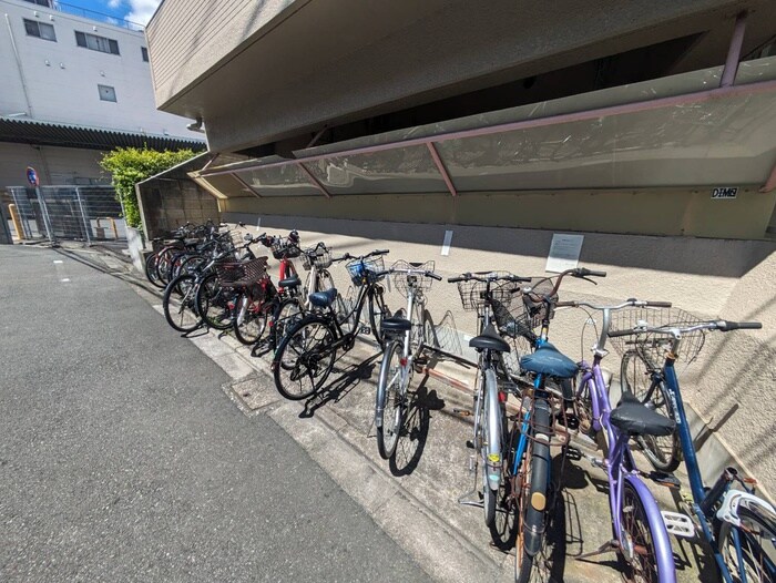物件外観写真3　(駐輪場)