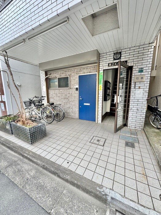 物件外観写真3　(エントランス部分)