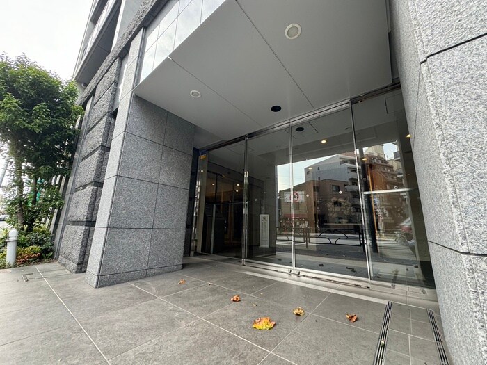 物件外観写真4　(エントランス部分)