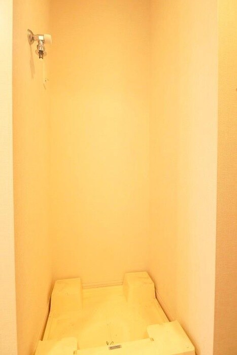 物件内観写真8　(洗濯機置場)