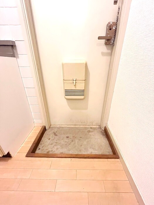 物件内観写真13　(玄関)