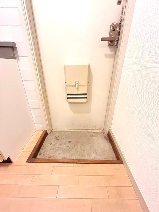 物件内観写真13　(玄関)