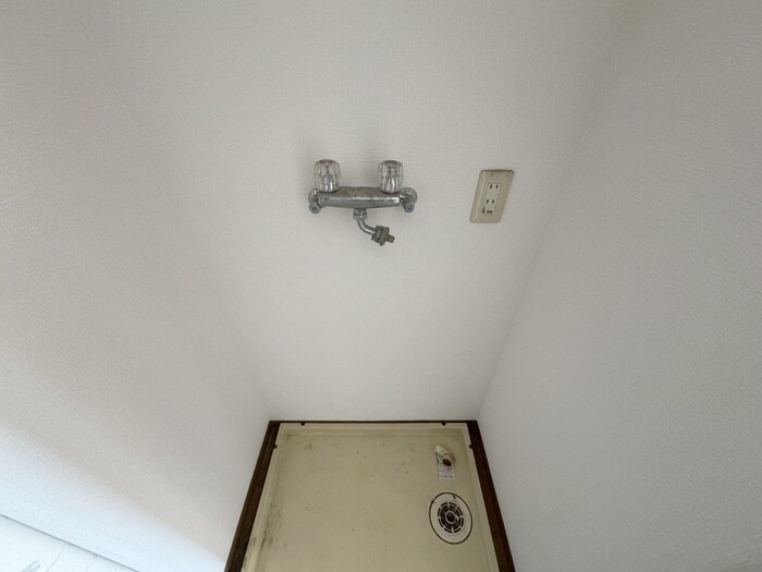 物件内観写真13　(洗濯機置場)