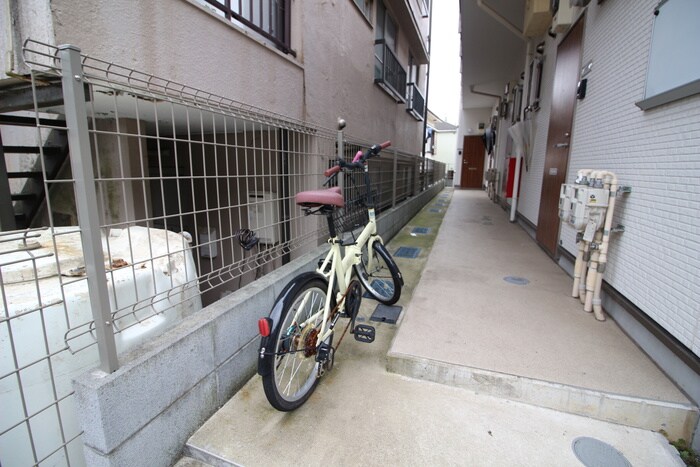 物件外観写真2　(駐輪場)