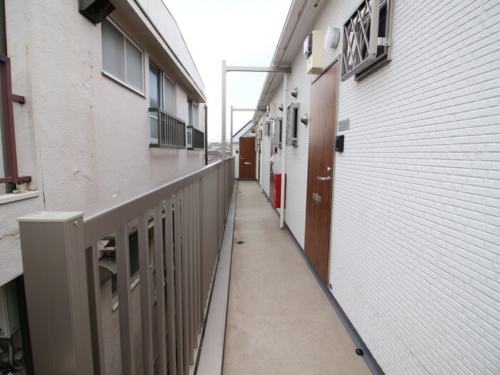 物件外観写真3　(エントランス部分)