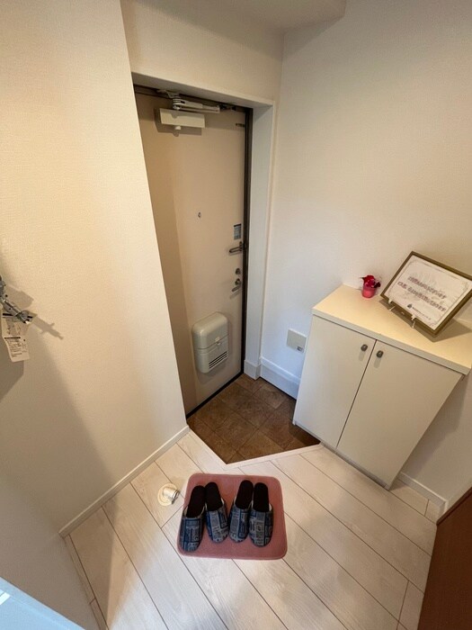 物件内観写真11　(玄関)