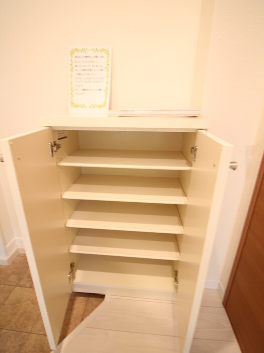 物件内観写真15　(靴箱)