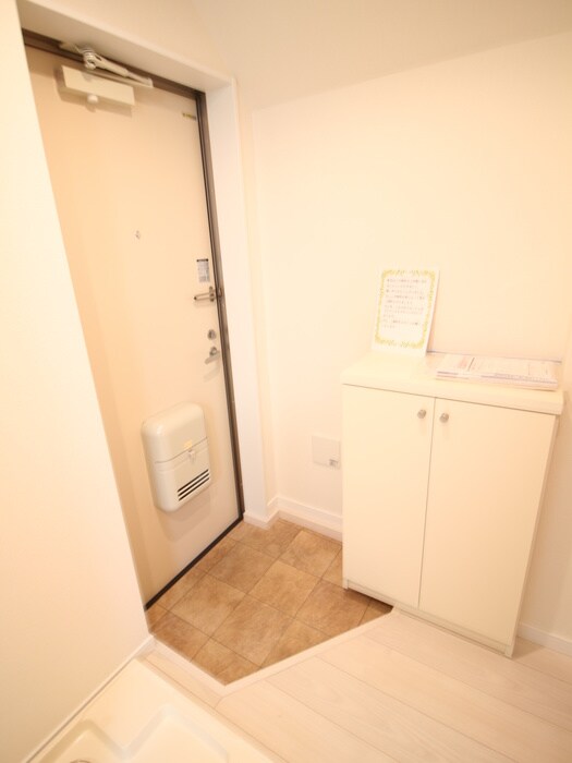 物件内観写真16　(玄関)