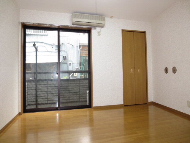 物件内観写真7　(室内からの展望)