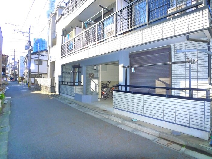 物件外観写真3　(エントランス部分)