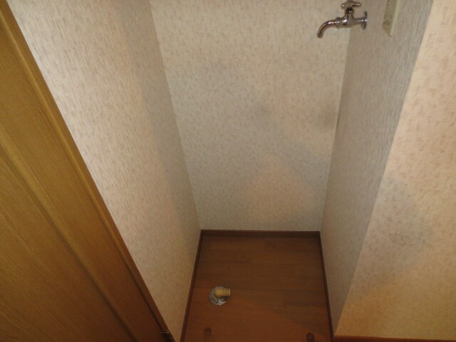 物件内観写真13　(洗濯機置場)