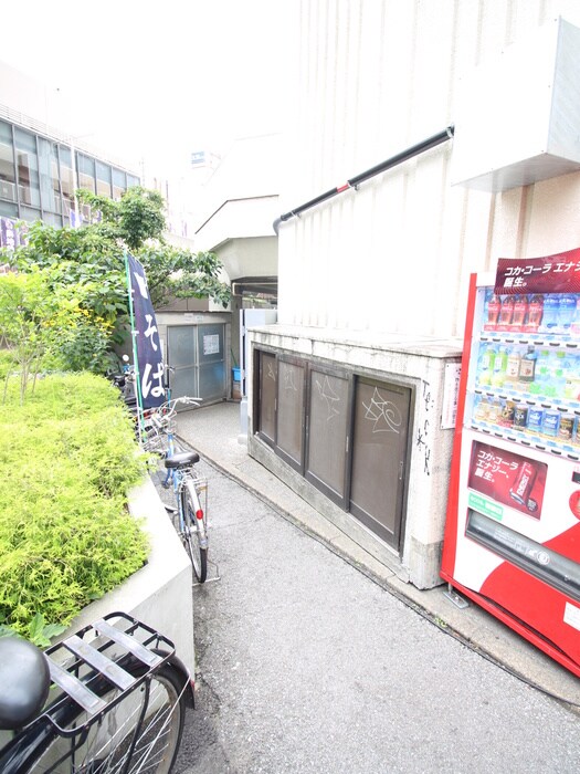 物件外観写真6　(エントランス部分)