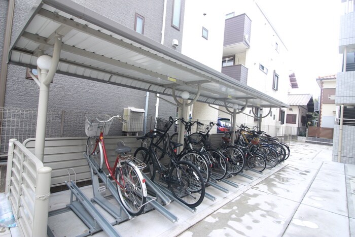 物件外観写真2　(駐輪場)