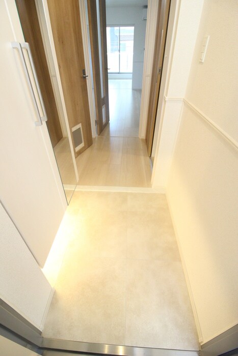 物件内観写真13　(玄関)