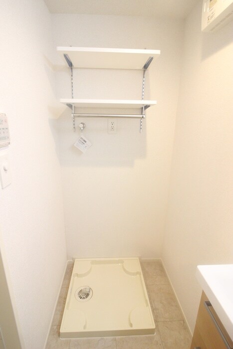 物件内観写真16　(洗濯機置場)