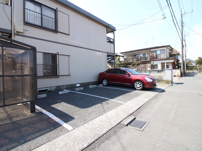 物件外観写真3　(駐車場)