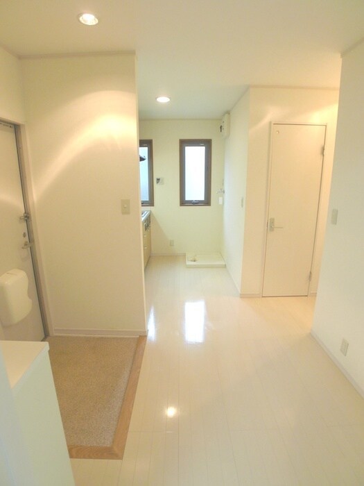 物件内観写真6　(玄関)