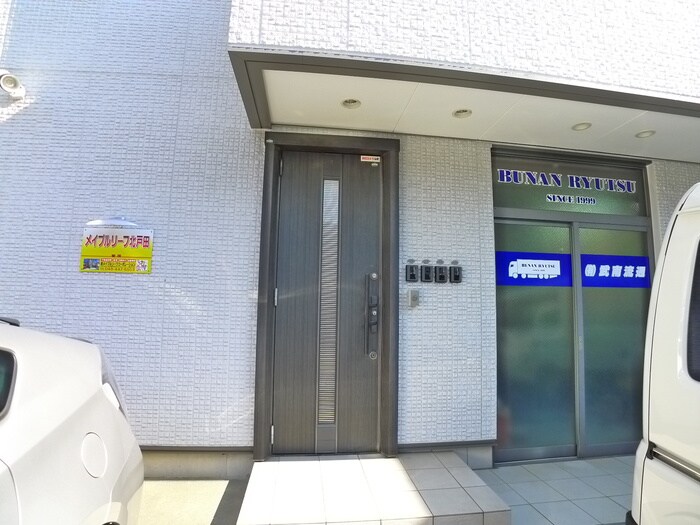 物件外観写真3　(エントランス部分)